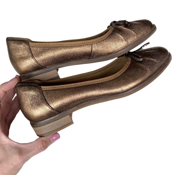 Clarks Collection Metallic Flats Size 7 Sara Aster Leather Bow Toe Comfort Shoes - Picture 7 of 13